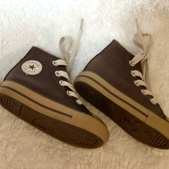 Baby pre-loved brown leather CONVERSE hi-top sneaker shoes / size 4 - Picture 2 of 6
